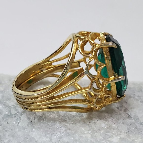Vintage Cellini Faceted Green Glass Gold Tone Statement Ring Size 5.75 - Picture 2 of 6